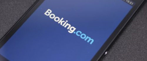 Booking en Airbnb zetten hun nek-aan-nek-race voort